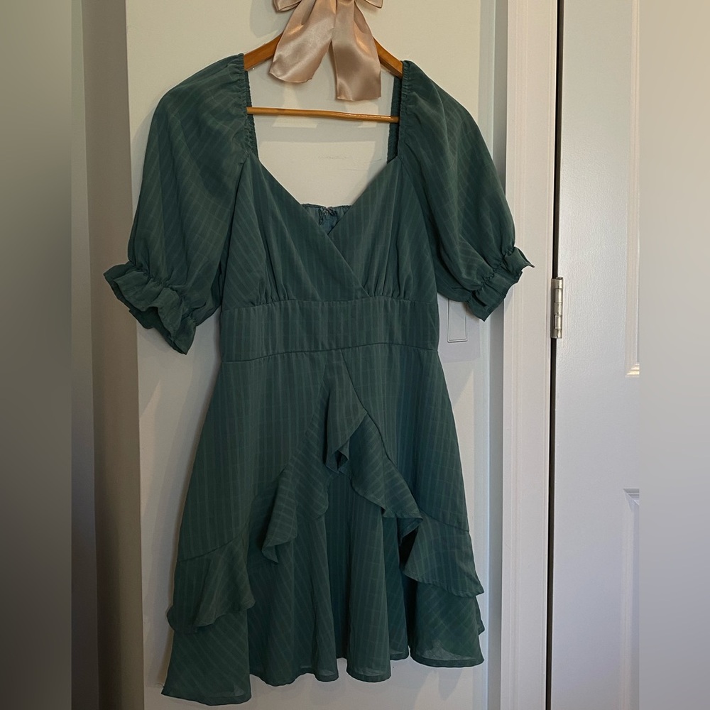Trixxi | green flowy ruffled mini dress | size S